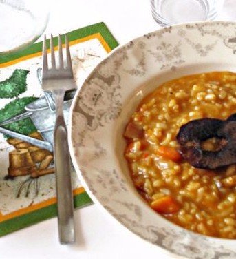 Risotto bathed with Storica Nera with pumpkin and apple chips