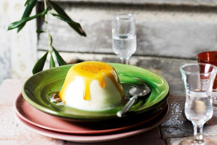 Panna cotta alla Storica Nera con salsa al caramello